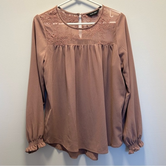 Brody Myles blouse with top lace and flowy fit - Picture 1 of 10